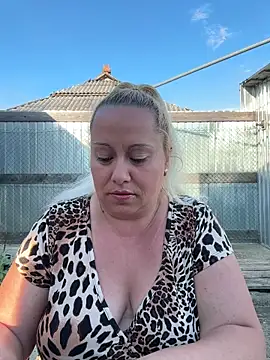 SabinaSweety online show from May 8, 2026, 4:01 pm