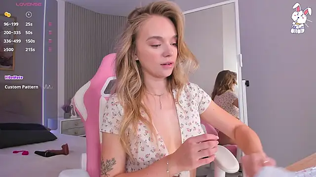 Snapshot of VirginChloe chatting on December 19, 2025, 3:02 am VirginChloe online show from December 19, 2025, 3:02 am