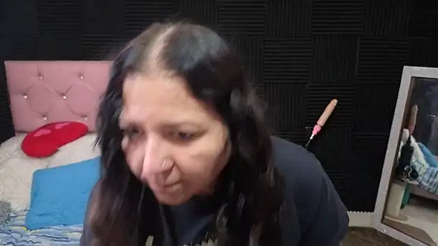 katifoxx online show from April 12, 2026, 4:56 pm