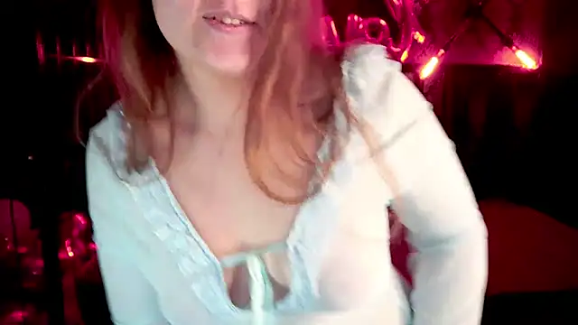 Snapshot of VinnaSky chatting on February 15, 2026, 7:51 am VinnaSky online show from February 15, 2026, 7:51 am