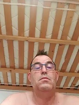 Snapshot of Lentbulant chatting on October 22, 2025, 7:41 am Lentbulant online show from October 22, 2025, 7:41 am