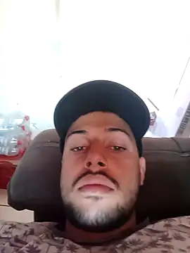 Snapshot of AzureKnee chatting on October 20, 2025, 1:33 pm AzureKnee online show from October 20, 2025, 1:33 pm