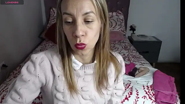 cristin doll  online show from November 26, 2025, 10:33 pm