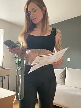 Snapshot of Etwas_neugierig chatting on March 1, 2026, 1:02 pm Etwas neugierig online show from March 1, 2026, 1:02 pm