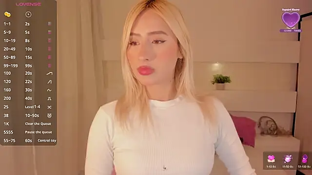 Snapshot of AshleyRoys chatting on February 23, 2025, 3:29 pm AshleyRoys online show from February 23, 2025, 3:29 pm