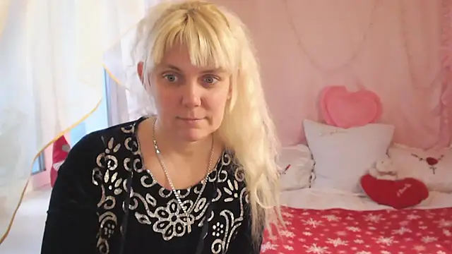 Snapshot of SunnySylvia chatting on December 18, 2025, 6:30 am SunnySylvia online show from December 18, 2025, 6:30 am