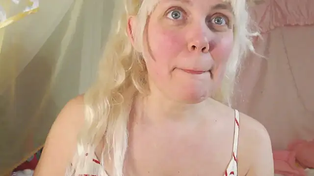 Snapshot of SunnySylvia chatting on February 16, 2026, 5:20 pm SunnySylvia online show from February 16, 2026, 5:20 pm