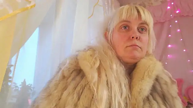 Snapshot of SunnySylvia chatting on February 18, 2026, 1:29 pm SunnySylvia online show from February 18, 2026, 1:29 pm