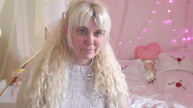 Snapshot of SunnySylvia chatting on March 18, 2026, 6:44 pm SunnySylvia online show from March 18, 2026, 6:44 pm