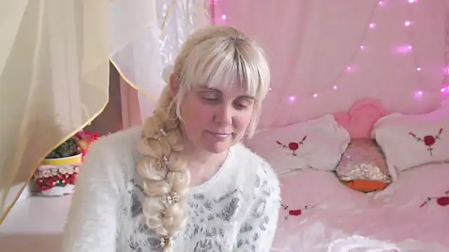 Snapshot of SunnySylvia chatting on March 22, 2026, 4:43 pm SunnySylvia online show from March 22, 2026, 4:43 pm