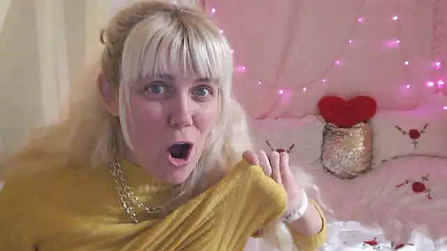 Snapshot of SunnySylvia chatting on March 25, 2026, 4:35 pm SunnySylvia online show from March 25, 2026, 4:35 pm