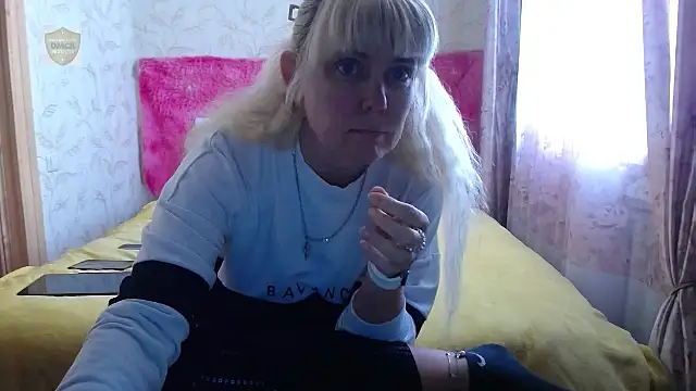 Snapshot of SunnySylvia chatting on June 1, 2026, 5:53 am SunnySylvia online show from June 1, 2026, 5:53 am