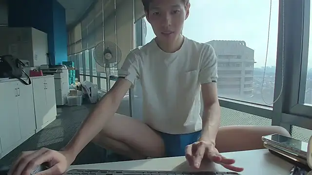 Snapshot of andrewooi chatting on November 1, 2025, 1:18 am andrewooi online show from November 1, 2025, 1:18 am