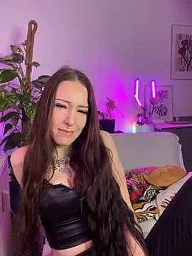 Snapshot of Trixie-Tainted chatting on December 9, 2024, 4:26 pm Trixie-Tainted online show from December 9, 2024, 4:26 pm