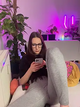 Snapshot of Trixie-Tainted chatting on January 8, 2025, 9:42 am Trixie-Tainted online show from January 8, 2025, 9:42 am