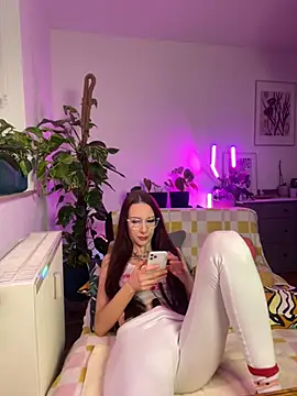 Snapshot of Trixie-Tainted chatting on January 10, 2025, 7:21 pm Trixie-Tainted online show from January 10, 2025, 7:21 pm