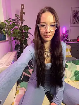 Snapshot of Trixie-Tainted chatting on January 17, 2025, 12:10 pm Trixie-Tainted online show from January 17, 2025, 12:10 pm