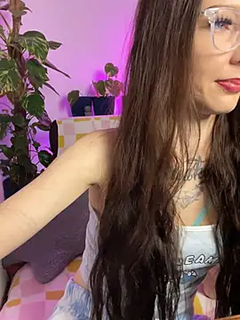 Snapshot of Trixie-Tainted chatting on January 20, 2025, 2:57 pm Trixie-Tainted online show from January 20, 2025, 2:57 pm