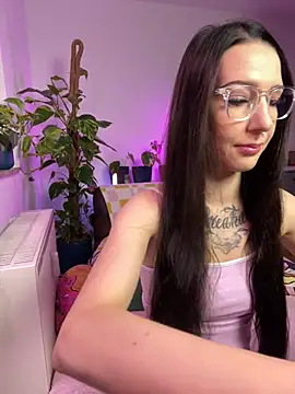 Snapshot of Trixie-Tainted chatting on February 14, 2025, 10:17 am Trixie-Tainted online show from February 14, 2025, 10:17 am