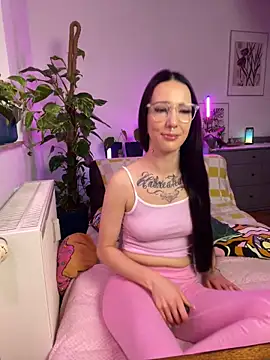 Snapshot of Trixie-Tainted chatting on February 14, 2025, 2:33 pm Trixie-Tainted online show from February 14, 2025, 2:33 pm