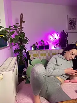 Snapshot of Trixie-Tainted chatting on February 17, 2025, 11:13 am Trixie-Tainted online show from February 17, 2025, 11:13 am