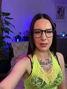 Snapshot of Trixie-Tainted chatting on February 24, 2025, 9:20 pm Trixie-Tainted online show from February 24, 2025, 9:20 pm