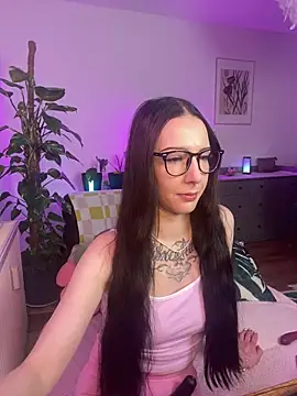 Snapshot of Trixie-Tainted chatting on February 28, 2025, 4:20 pm Trixie-Tainted online show from February 28, 2025, 4:20 pm