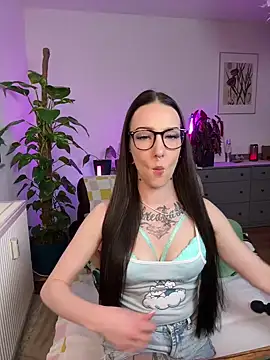 Snapshot of Trixie-Tainted chatting on March 12, 2025, 10:59 am Trixie-Tainted online show from March 12, 2025, 10:59 am