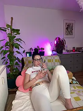 Snapshot of Trixie-Tainted chatting on March 15, 2025, 4:43 pm Trixie-Tainted online show from March 15, 2025, 4:43 pm