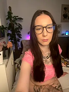 Snapshot of Trixie-Tainted chatting on September 19, 2025, 12:17 pm Trixie-Tainted online show from September 19, 2025, 12:17 pm
