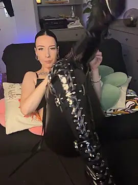 Trixie-Tainted online show from October 27, 2025, 4:11 pm