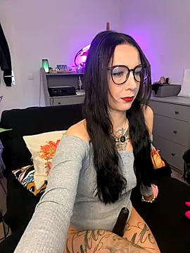 Trixie-Tainted online show from November 9, 2025, 5:11 pm