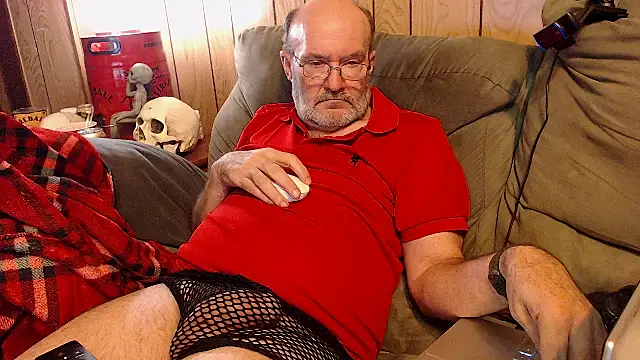 Snapshot of snickers1 chatting on October 31, 2025, 12:11 am snickers1 online show from October 31, 2025, 12:11 am