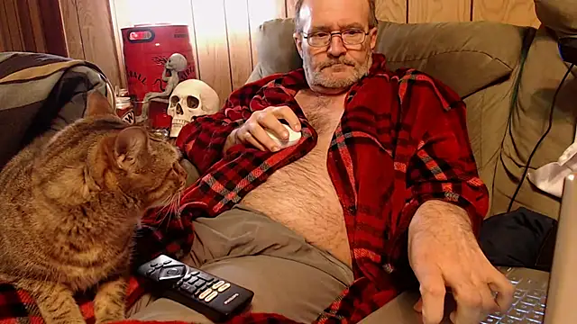 Snapshot of snickers1 chatting on November 12, 2025, 5:08 am snickers1 online show from November 12, 2025, 5:08 am