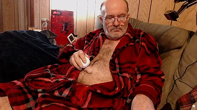 Snapshot of snickers1 chatting on December 17, 2025, 2:56 pm snickers1 online show from December 17, 2025, 2:56 pm