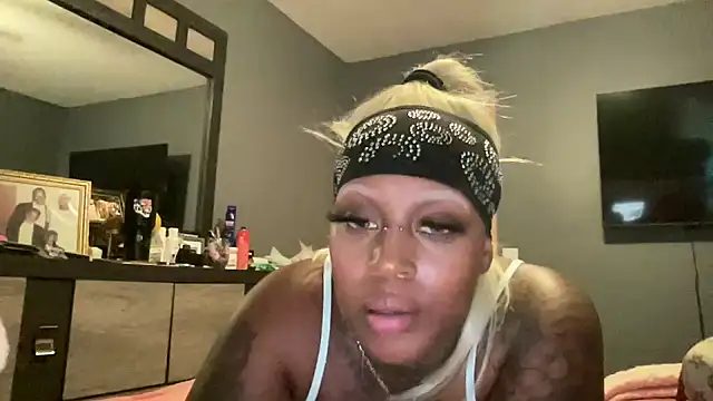 Creamesensation online show from October 7, 2025, 8:28 pm