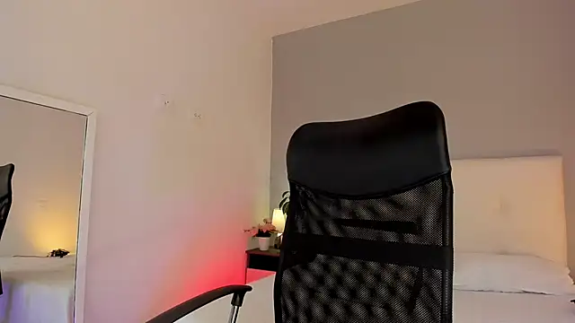 Snapshot of NataliaBuiles chatting on October 14, 2025, 5:14 pm NataliaBuiles online show from October 14, 2025, 5:14 pm