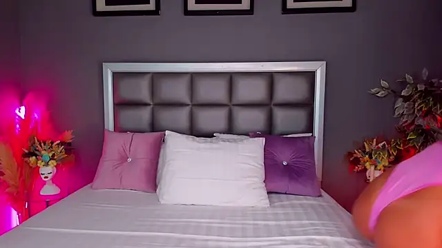 Rachel Quinn  online show from October 15, 2025, 3:39 am