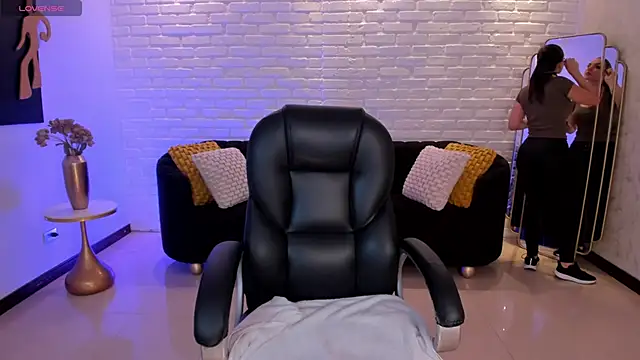 Snapshot of MorganHicks chatting on November 22, 2025, 8:52 pm MorganHicks online show from November 22, 2025, 8:52 pm