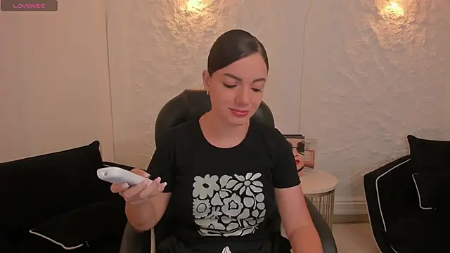 Snapshot of MorganHicks chatting on January 9, 2026, 7:48 pm MorganHicks online show from January 9, 2026, 7:48 pm