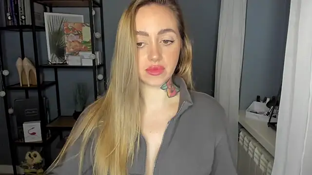 Snapshot of sexyCoralie chatting on December 7, 2024, 10:45 am sexyCoralie online show from December 7, 2024, 10:45 am