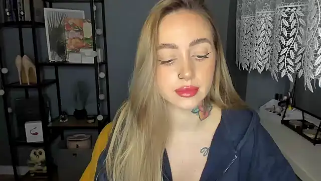 Snapshot of sexyCoralie chatting on December 10, 2024, 11:00 am sexyCoralie online show from December 10, 2024, 11:00 am