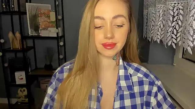 Snapshot of sexyCoralie chatting on December 16, 2024, 11:01 am sexyCoralie online show from December 16, 2024, 11:01 am