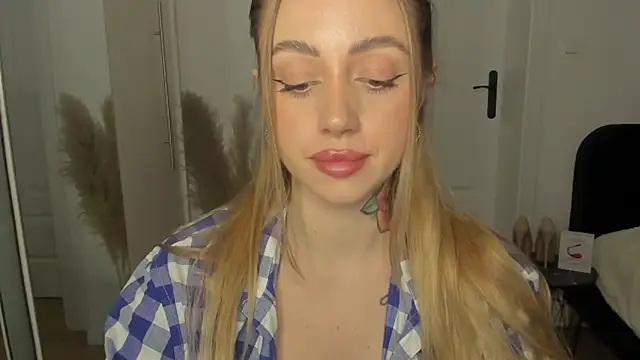 Snapshot of sexyCoralie chatting on February 1, 2025, 5:47 pm sexyCoralie online show from February 1, 2025, 5:47 pm