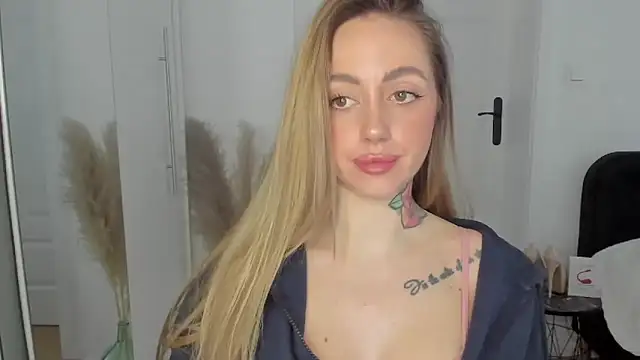 Snapshot of sexyCoralie chatting on February 3, 2025, 3:06 pm sexyCoralie online show from February 3, 2025, 3:06 pm