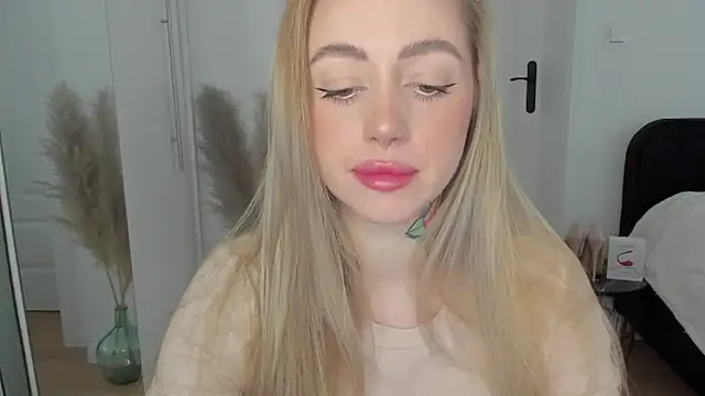 Snapshot of sexyCoralie chatting on February 13, 2025, 7:45 am sexyCoralie online show from February 13, 2025, 7:45 am