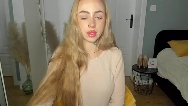 sexyCoralie online show from May 18, 2026, 6:41 am