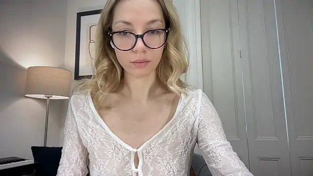 Snapshot of Cutensadistic chatting on December 14, 2024, 10:56 am Cutensadistic online show from December 14, 2024, 10:56 am