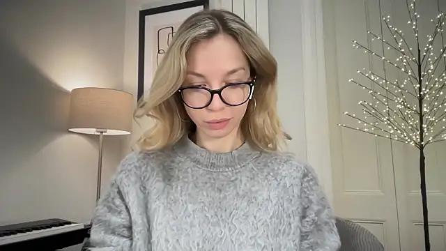 Snapshot of Cutensadistic chatting on December 26, 2024, 1:54 pm Cutensadistic online show from December 26, 2024, 1:54 pm