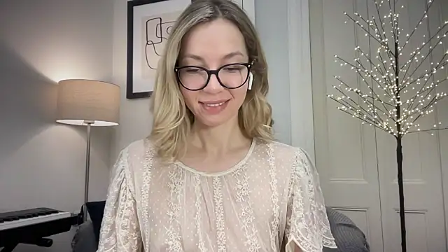 Snapshot of Cutensadistic chatting on December 27, 2024, 1:39 pm Cutensadistic online show from December 27, 2024, 1:39 pm
